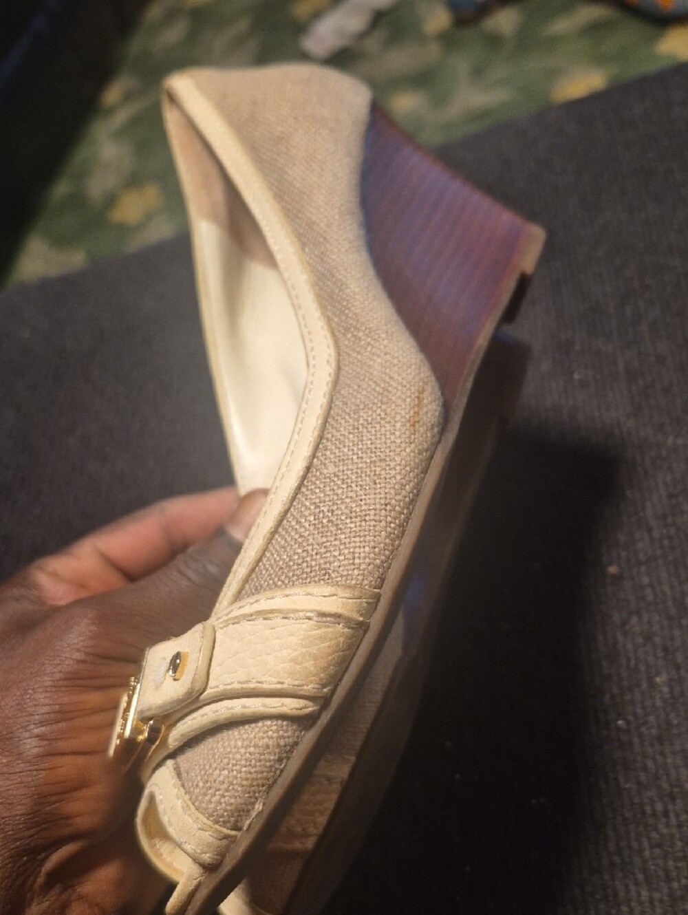 Tory Burch Cream Peep-Toe Kitten Heel Pumps with Gold Logo - Picture 2 of 9